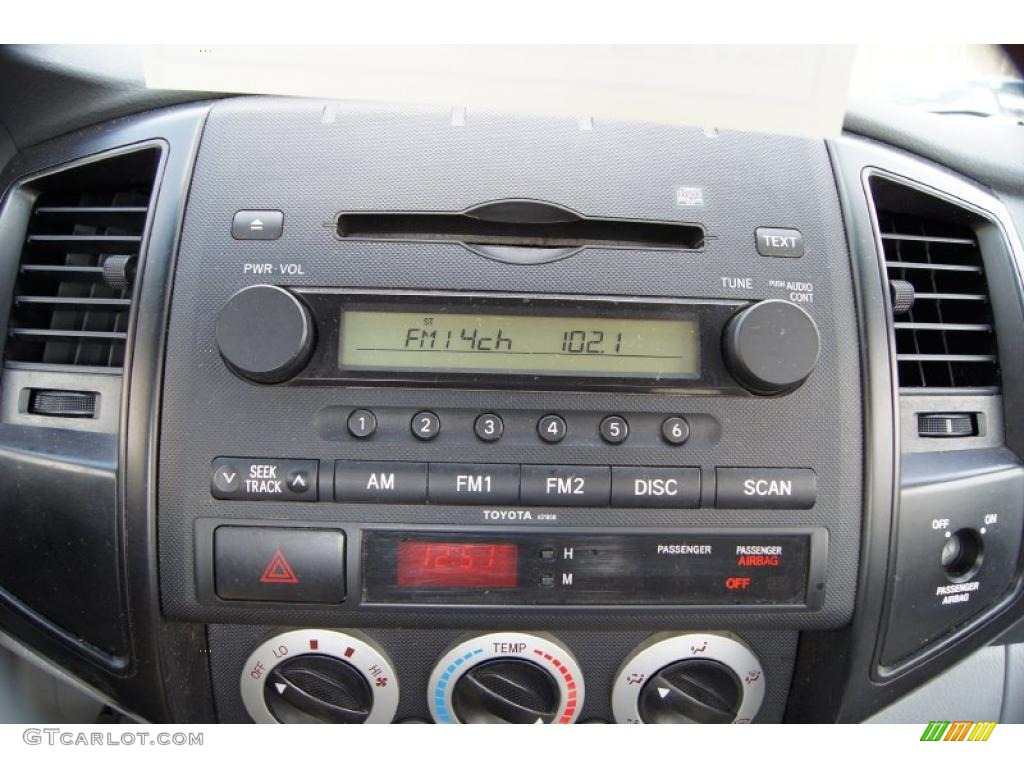 2005 Toyota Tacoma Regular Cab Controls Photo #45710086