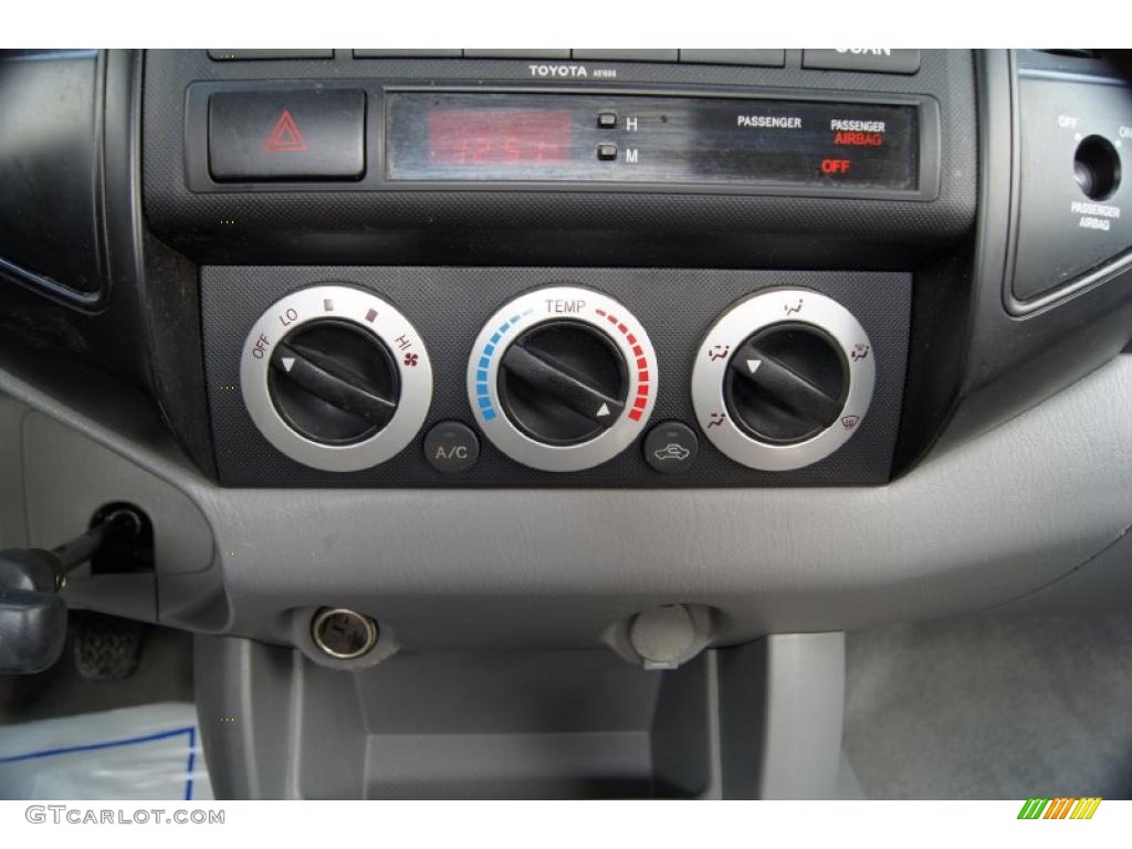 2005 Toyota Tacoma Regular Cab Controls Photo #45710090