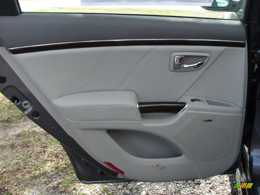2011 Hyundai Azera Limited Gray Door Panel Photo #45710502
