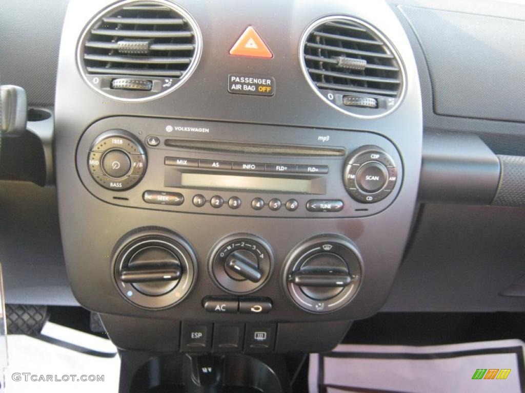 2008 Volkswagen New Beetle S Convertible Controls Photo #45710778