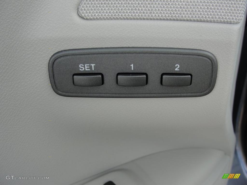 2011 Hyundai Azera Limited Controls Photo #45710806
