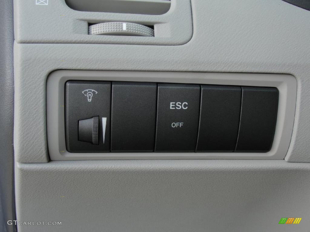 2011 Hyundai Azera Limited Controls Photo #45710886