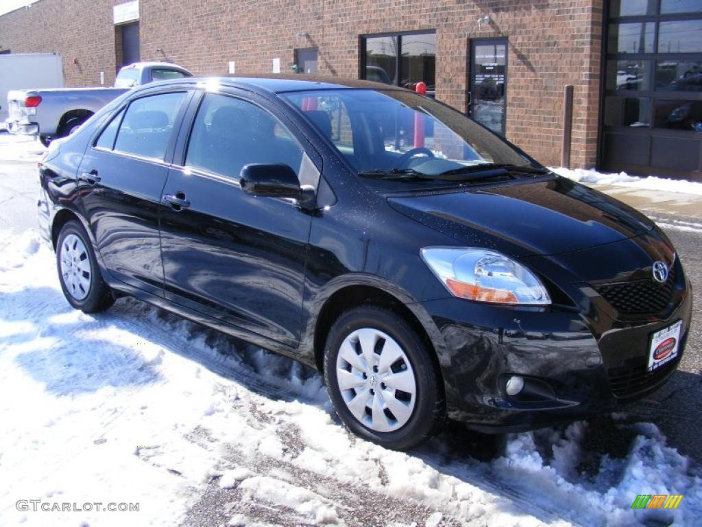 2010 Yaris Sedan - Black Sand Pearl / Dark Charcoal photo #1