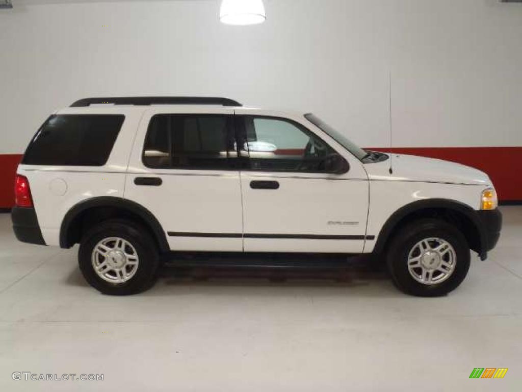 2005 Explorer XLS - Oxford White / Graphite photo #3