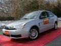 2008 Vapor Silver Metallic Ford Focus SE Coupe  photo #1