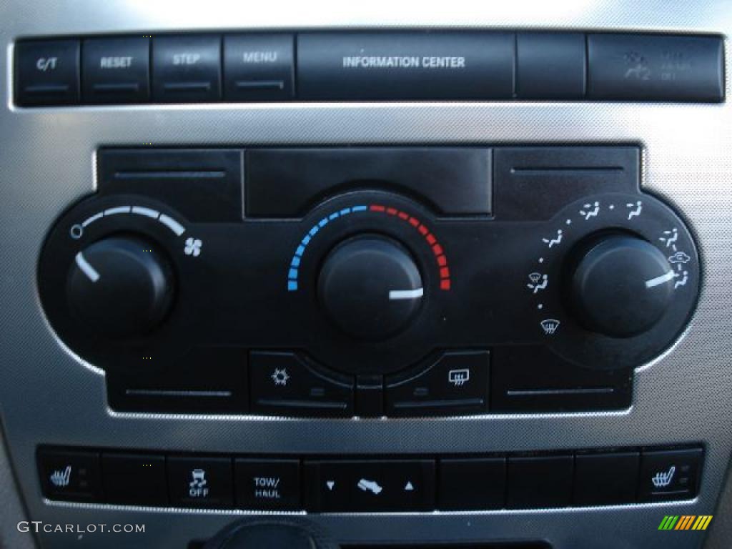 2005 Jeep Grand Cherokee Laredo 4x4 Controls Photo #45716982