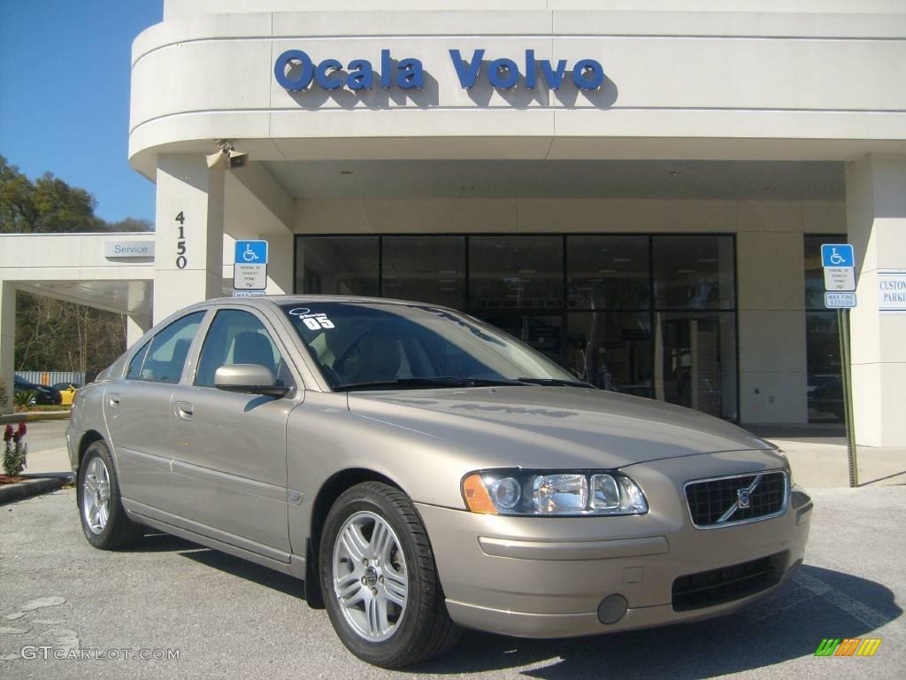 2005 S60 2.5T - Lunar Gold Metallic / Taupe photo #1