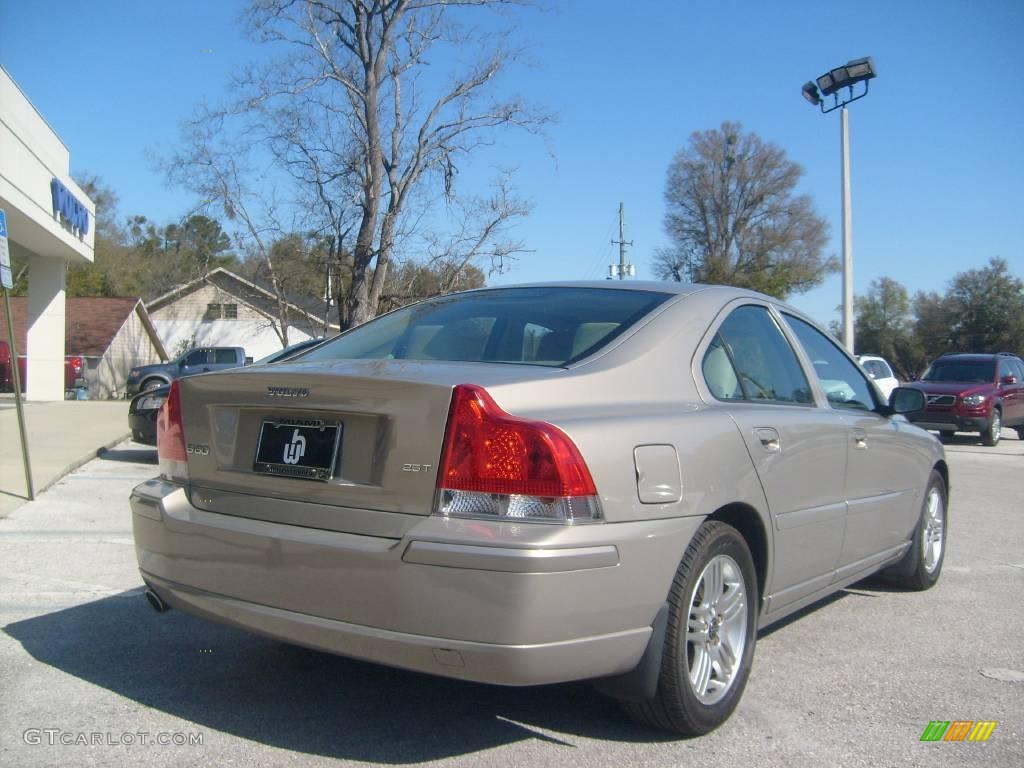 2005 S60 2.5T - Lunar Gold Metallic / Taupe photo #3
