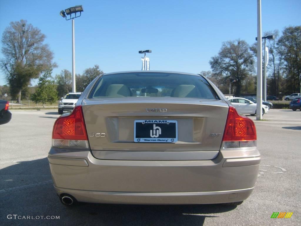 2005 S60 2.5T - Lunar Gold Metallic / Taupe photo #4