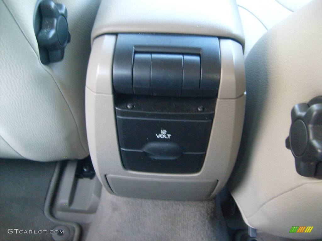 2005 S60 2.5T - Lunar Gold Metallic / Taupe photo #25