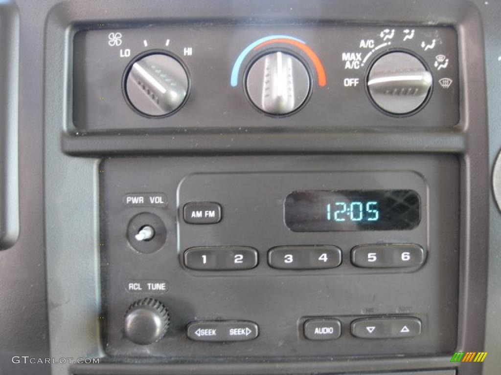 2007 Chevrolet Express 1500 Commercial Van Controls Photo #45723582
