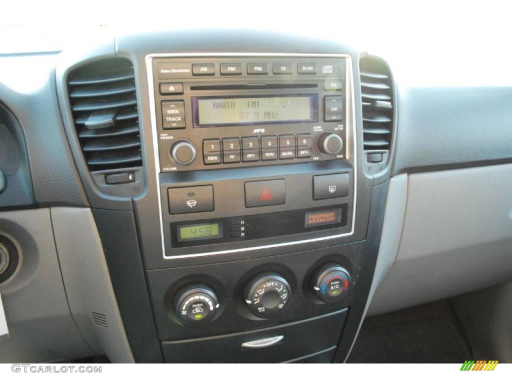 2009 Kia Sorento LX Controls Photo #45729022