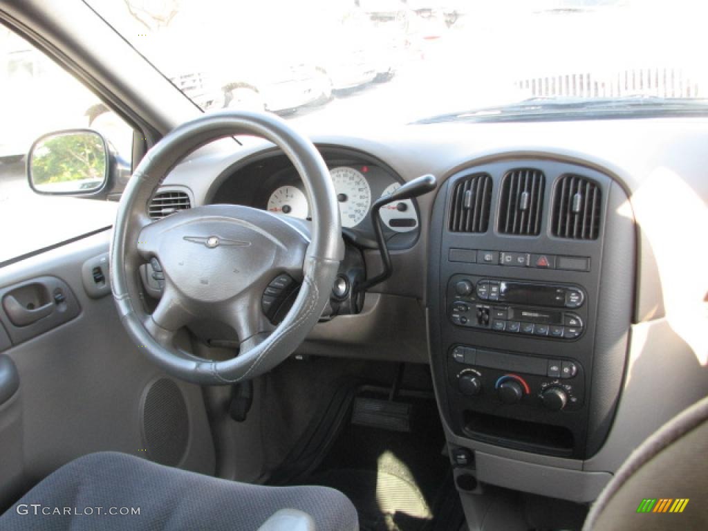 2002 Chrysler Voyager Standard Voyager Model Taupe Dashboard Photo #45729802