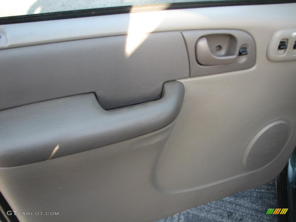 2002 Chrysler Voyager Standard Voyager Model Door Panel Photos