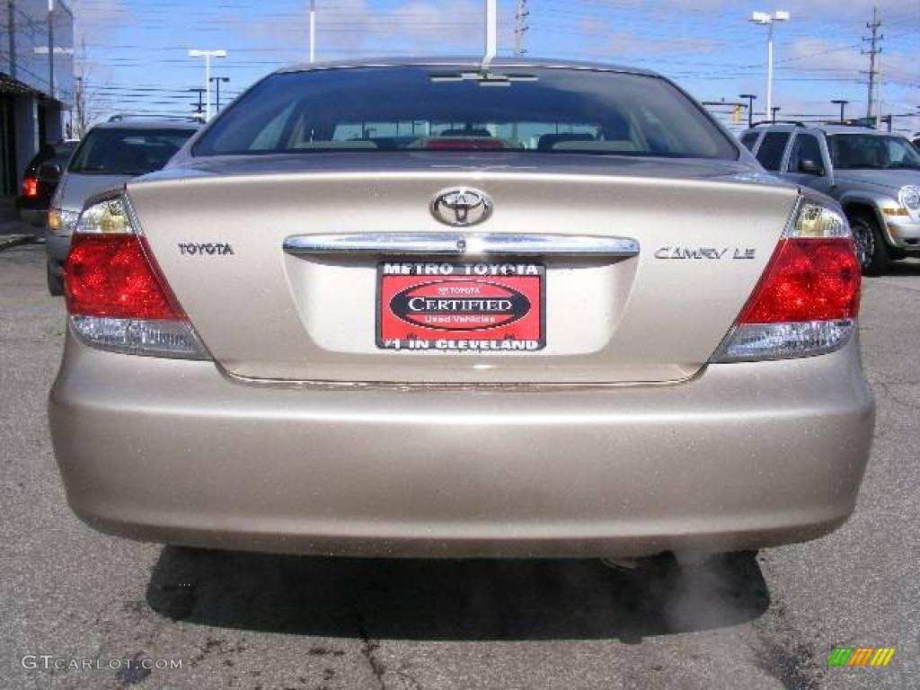 2006 Camry LE - Desert Sand Mica / Taupe photo #4