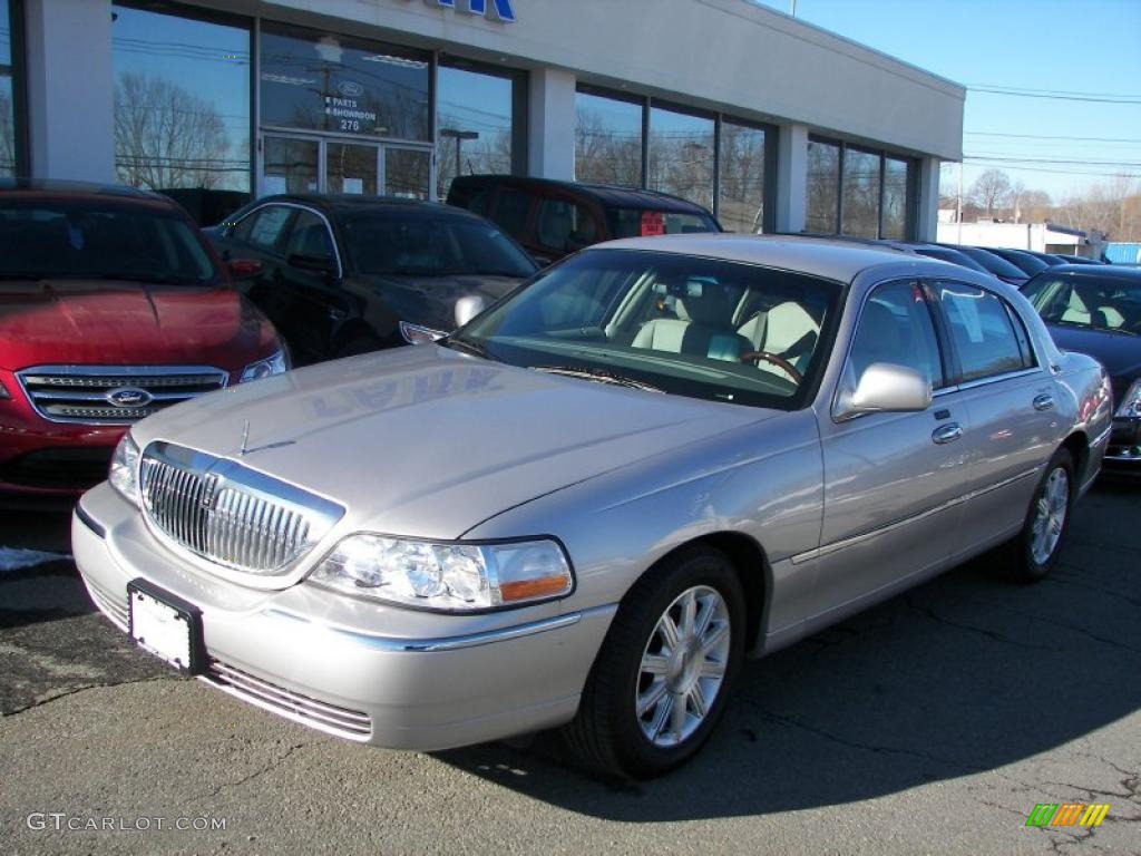 Silver Birch Metallic Lincoln Town Car