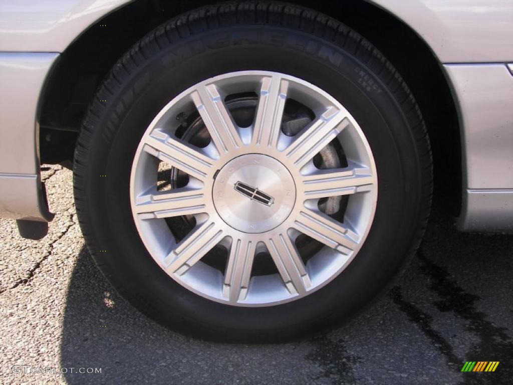 2010 Lincoln Town Car Signature Limited Wheel Photo #45740018