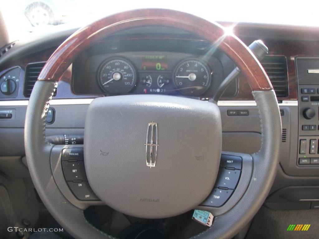 2010 Lincoln Town Car Signature Limited Gauges Photo #45740034