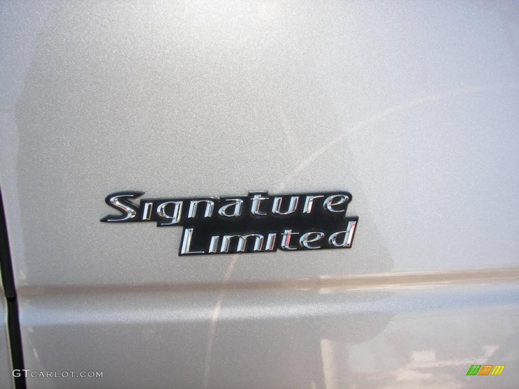 2010 Town Car Signature Limited - Silver Birch Metallic / Medium Light Stone photo #18
