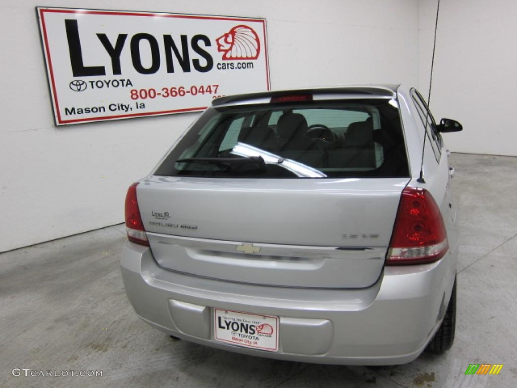 2005 Malibu Maxx LS Wagon - Galaxy Silver Metallic / Gray photo #24