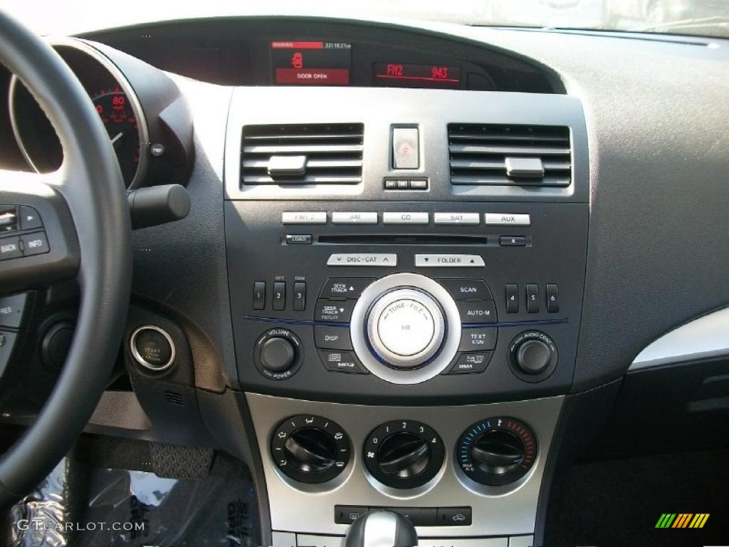 2010 Mazda MAZDA3 s Sport 4 Door Controls Photo #45741386