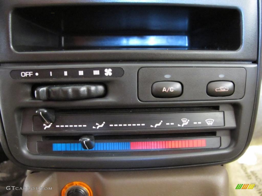 1998 S Series SL2 Sedan - Gold Metallic / Tan photo #17
