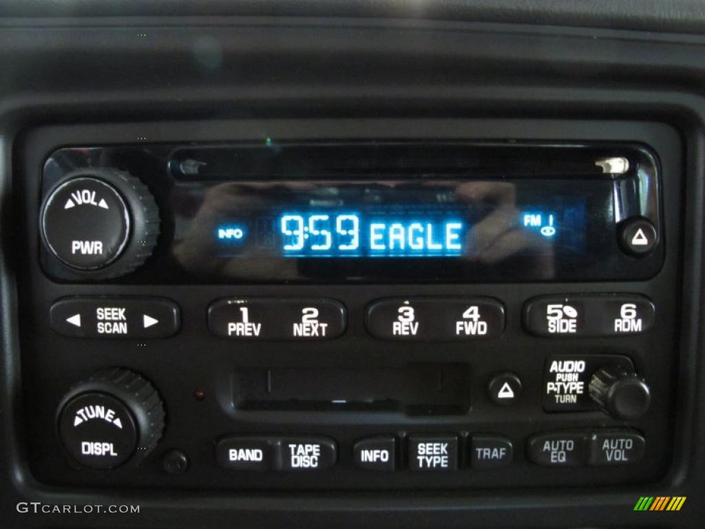 2004 Chevrolet Tahoe LS Controls Photo #45742990