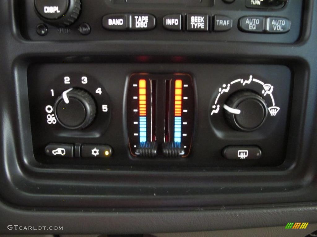 2004 Chevrolet Tahoe LS Controls Photo #45742998