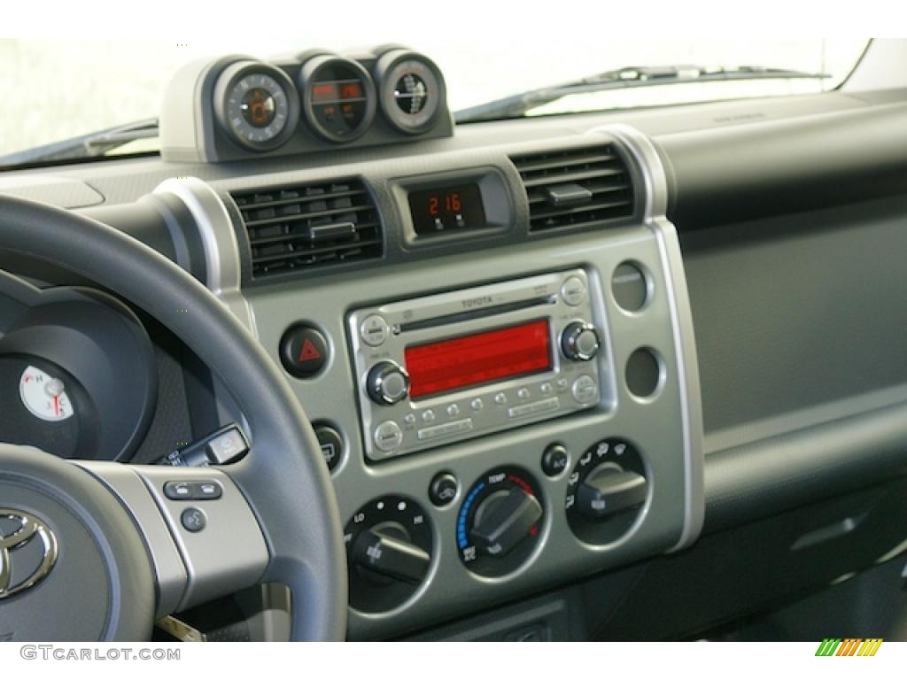 2011 Toyota FJ Cruiser 4WD Controls Photo #45743778