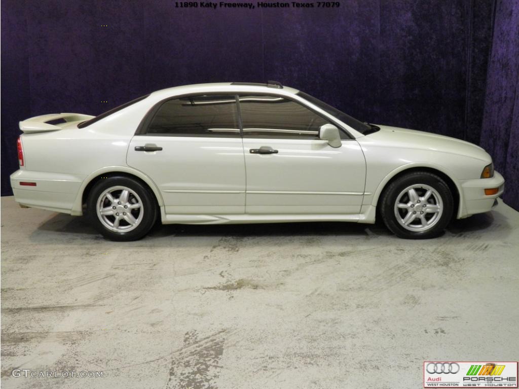 2003 Diamante VR-X Sedan - Vail White / Tan photo #4