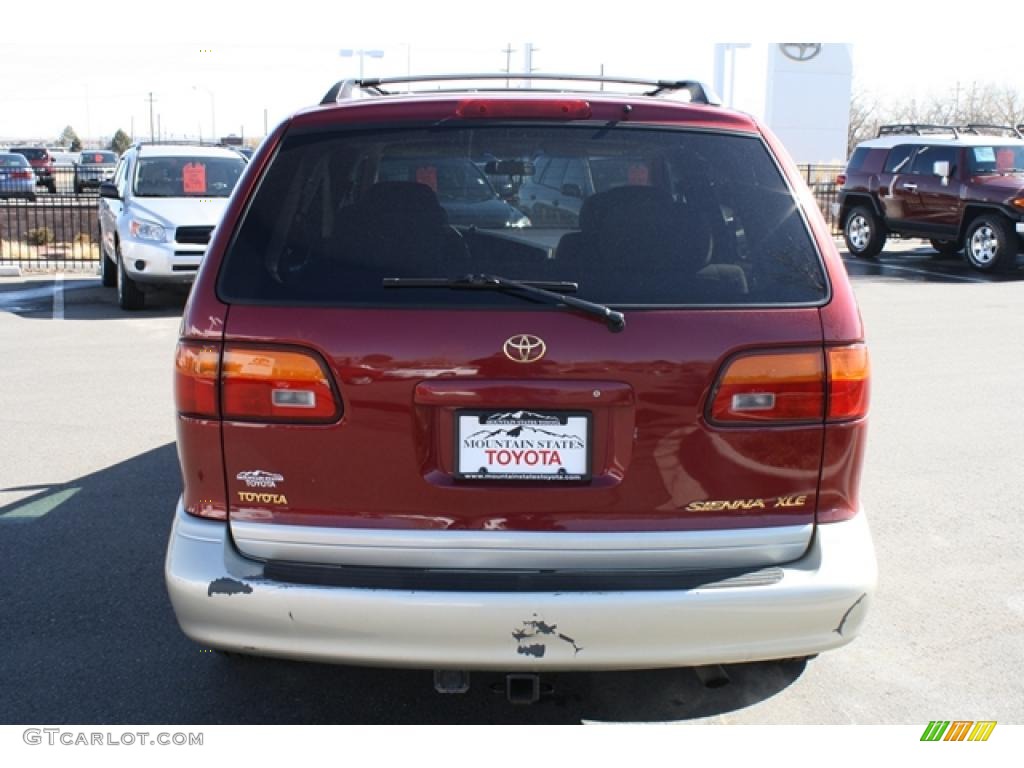 2000 Sienna XLE - Sunfire Red Pearl / Oak photo #3