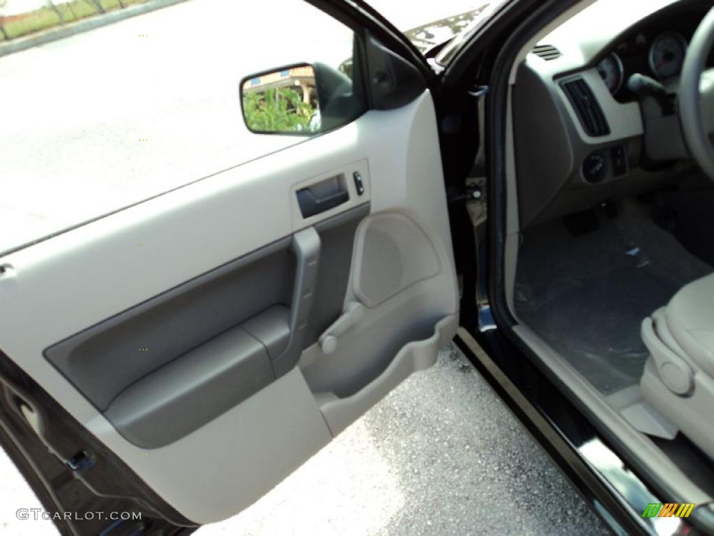 2010 Focus S Sedan - Ebony Black / Medium Stone photo #16