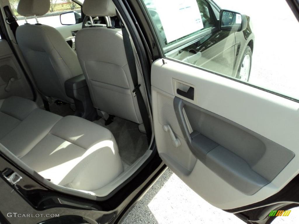 2010 Focus S Sedan - Ebony Black / Medium Stone photo #21