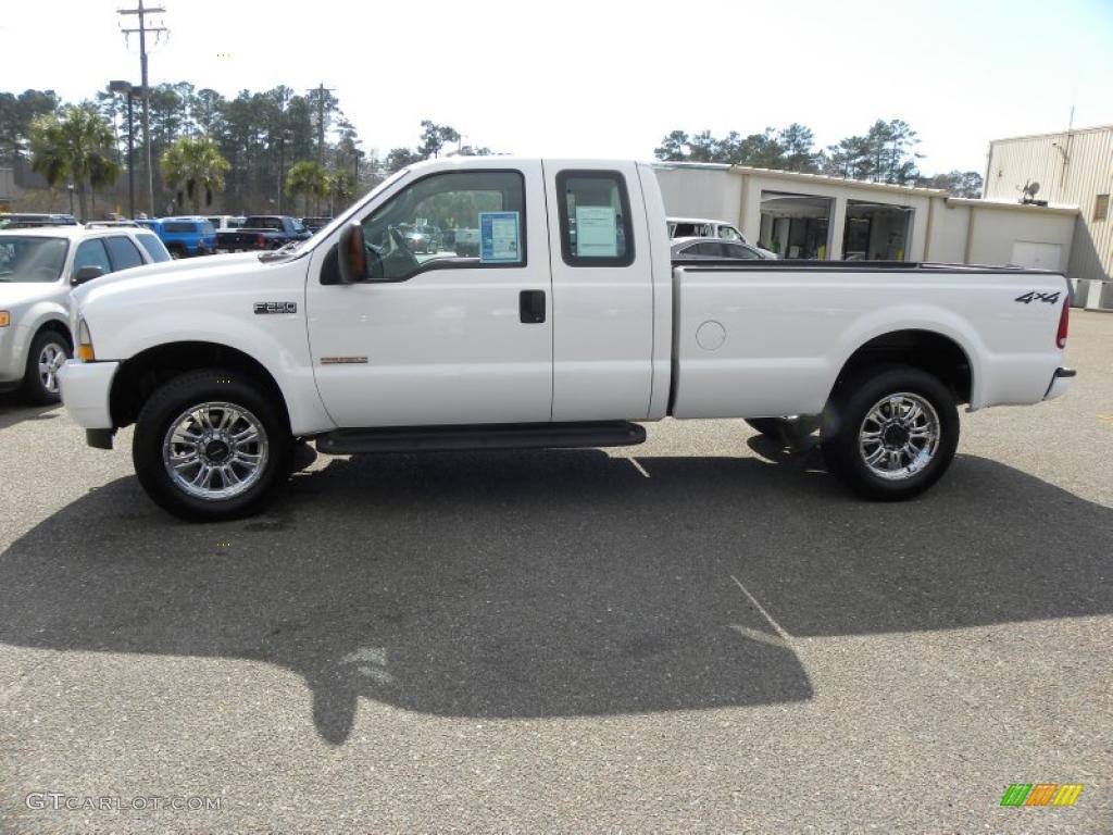 2004 F250 Super Duty XLT SuperCab 4x4 - Oxford White / Medium Flint photo #2