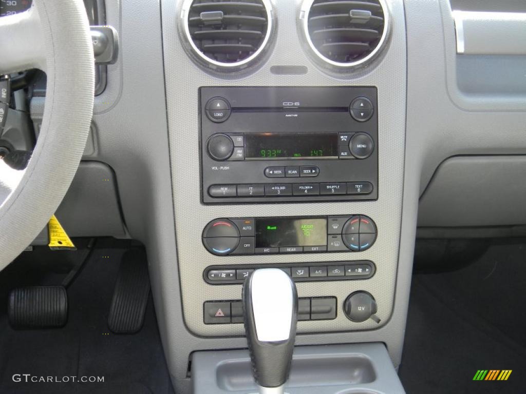 2006 Ford Freestyle SEL Controls Photo #45759683