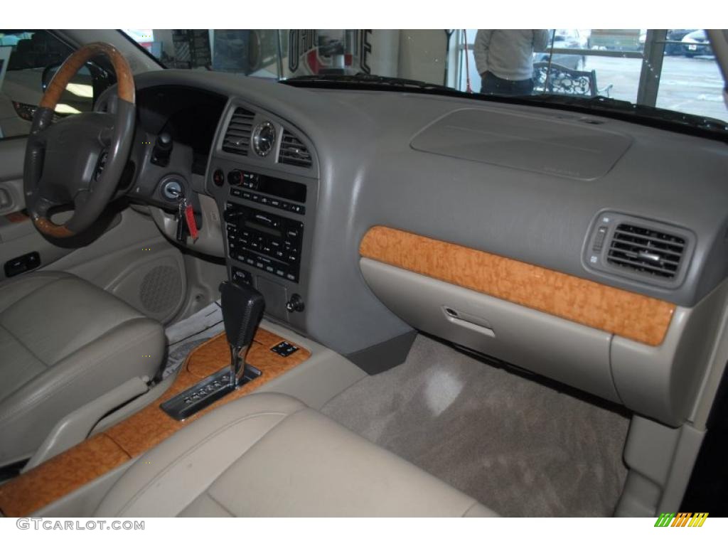 2001 QX4 4x4 - Black Obsidian / Stone Beige photo #13