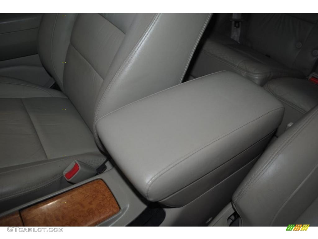 2001 QX4 4x4 - Black Obsidian / Stone Beige photo #36