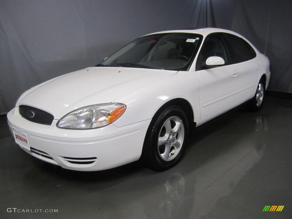 Vibrant White 2004 Ford Taurus SES Sedan Exterior Photo #45763315