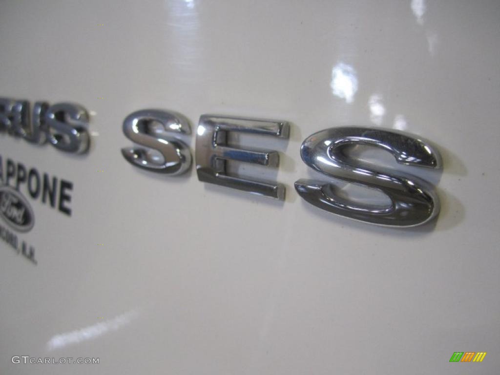 2004 Ford Taurus SES Sedan Marks and Logos Photos