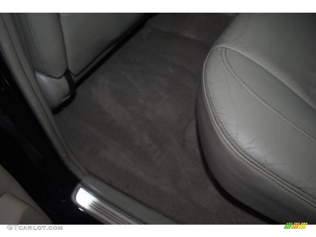 2001 QX4 4x4 - Black Obsidian / Stone Beige photo #42