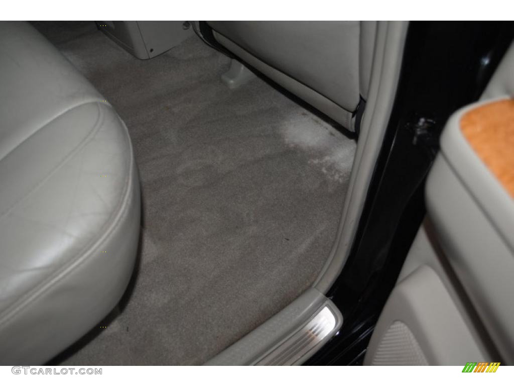 2001 QX4 4x4 - Black Obsidian / Stone Beige photo #44