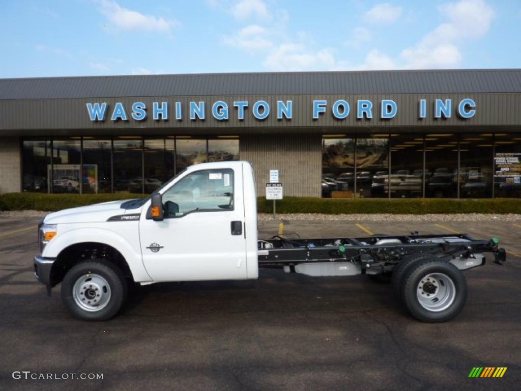 2011 F350 Super Duty XL Regular Cab 4x4 Chassis - Oxford White / Steel photo #1
