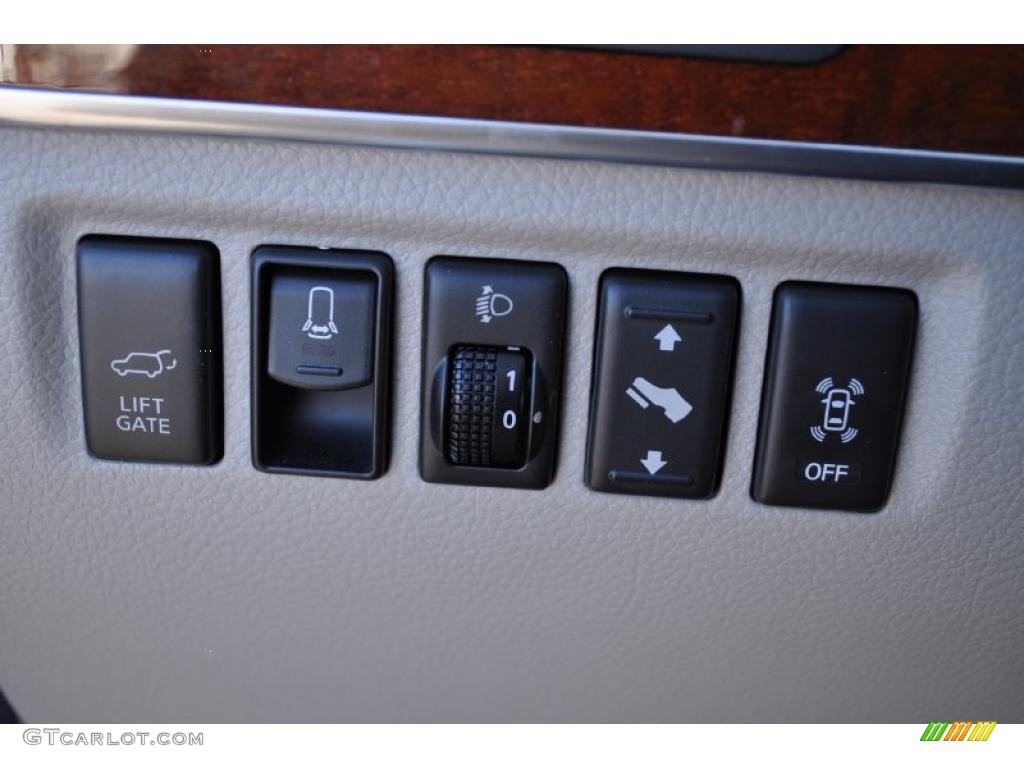 2009 Infiniti QX 56 4WD Controls Photo #45772176