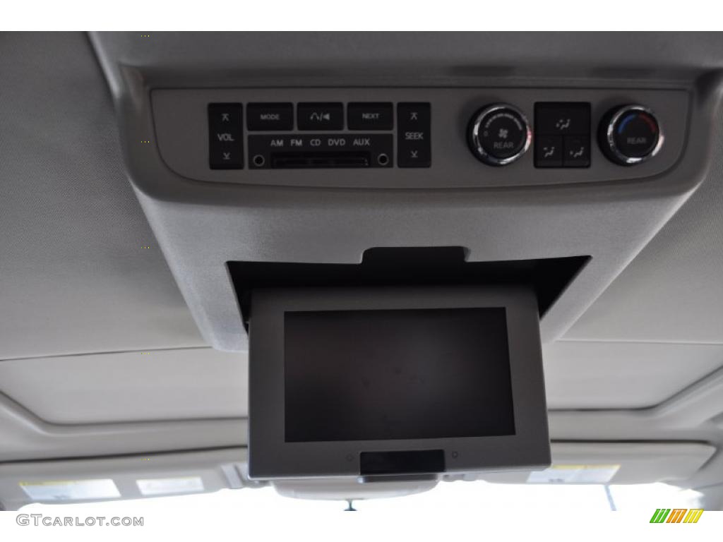2009 Infiniti QX 56 4WD Controls Photo #45772196