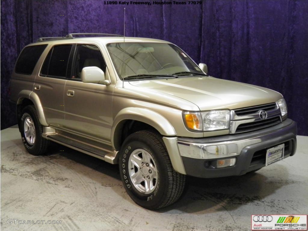 2002 4Runner SR5 4x4 - Dorado Gold Pearl / Oak photo #1