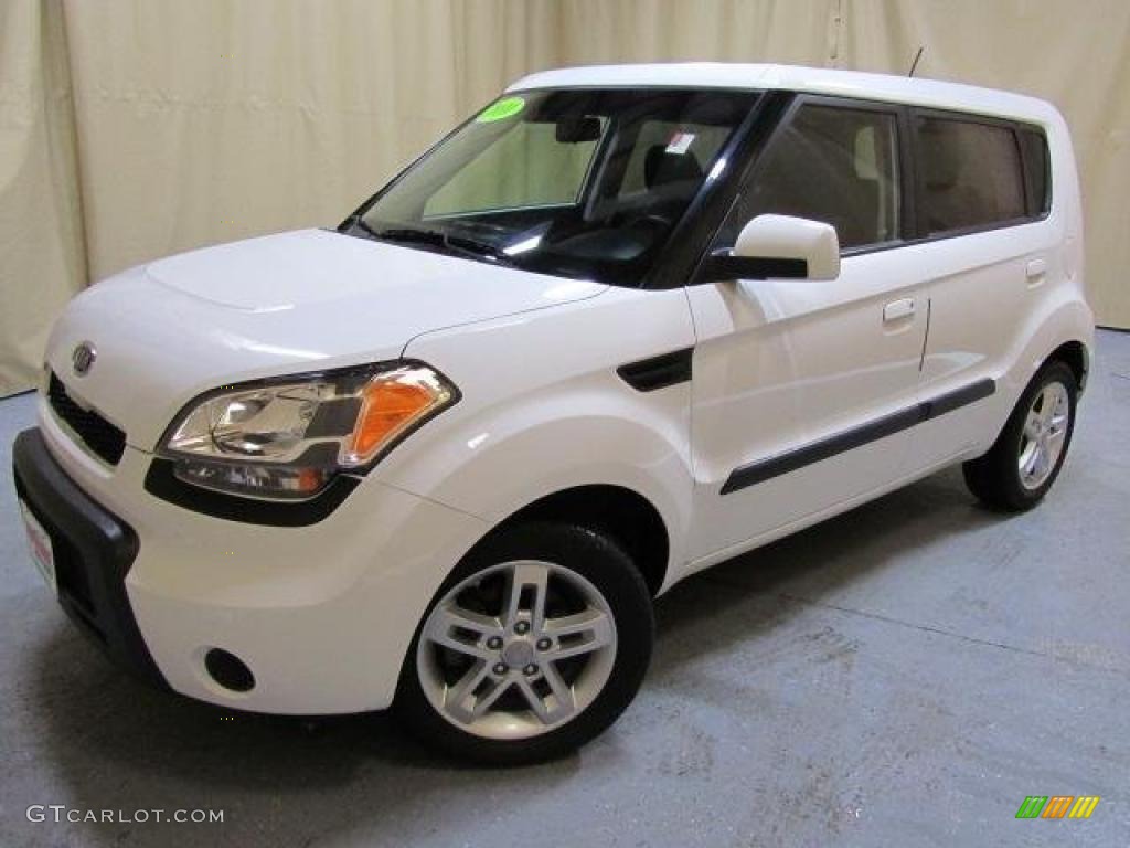 Clear White Kia Soul