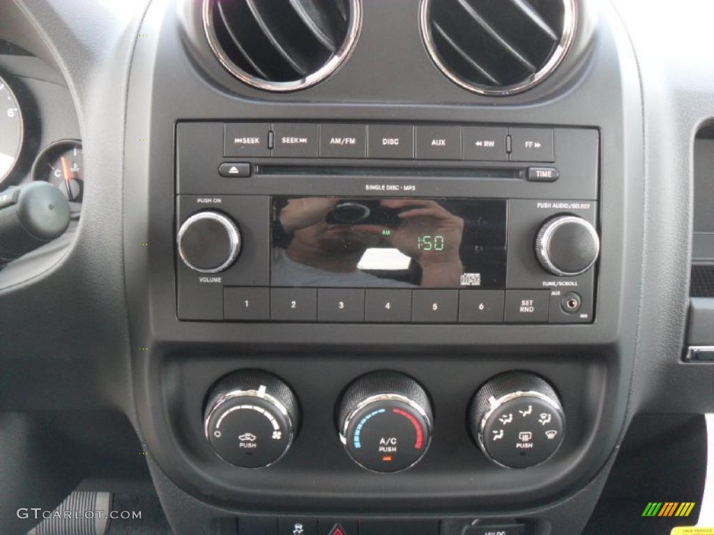 2011 Jeep Compass 2.4 4x4 Controls Photo #45783706