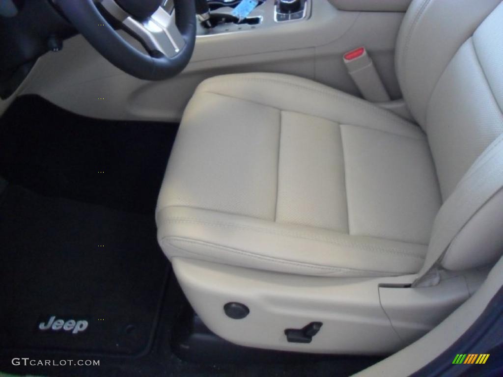 Black/Light Frost Beige Interior 2011 Jeep Grand Cherokee Limited 4x4 Photo #45783790