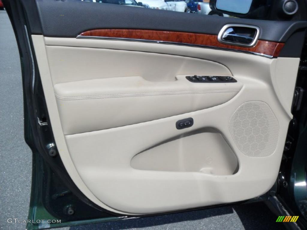 2011 Jeep Grand Cherokee Limited 4x4 Black/Light Frost Beige Door Panel Photo #45784422