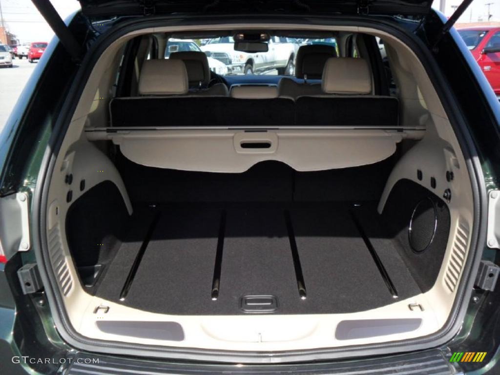 2011 Jeep Grand Cherokee Limited 4x4 Trunk Photo #45784466